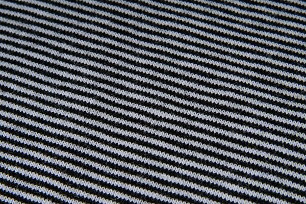 data/uplet/uplet_jednolic_trickovina_bavlna_elastan_prouzek_cerna_detail_latka_metraz_www.sijemedoma.cz.jpg