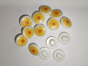 data/Stoklasa/Plastový knoflík s kytičkou 11mm- sijemedoma.cz.jpg