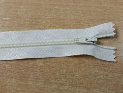 Zip spirálový, nedělitelný, 3mm, 20 cm délka, krémový 