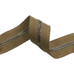 Strieborný kovový zips, nekonečný pásik 5 mm, krémová farba, metráž
