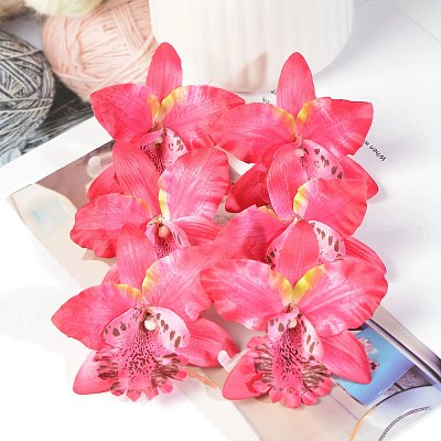 Orchidea kvet, textilná dekorácia, bordový kvet