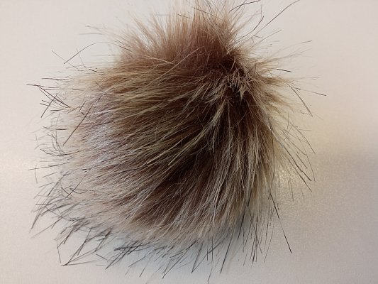 Pompon, hnedobéžový s čiernymi špičkami - 8 - 10 cm