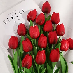 Tulipán, textilní dekorace, květina červená s černou