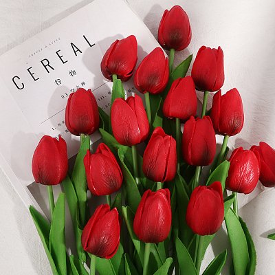 Tulipán, textilná dekorácia, kvetina červená s čiernou