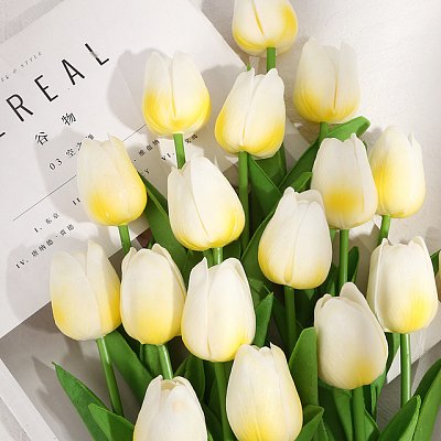 Tulipán, textilná dekorácia, biely kvet so žltou