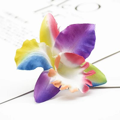 Kvet orchidey, textilná dekorácia, farebný kvet