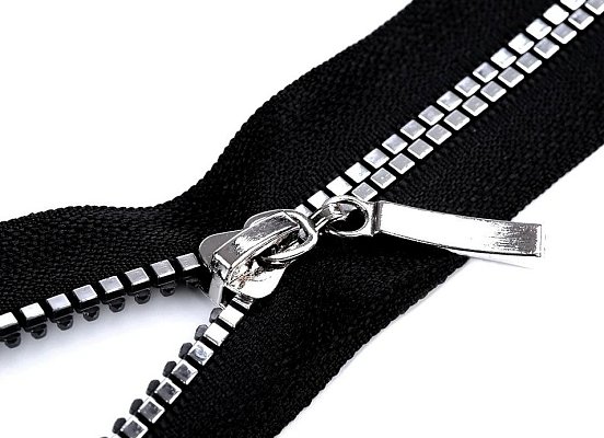 Zip kostěný, dělitelný, černý, 5mm, 40cm délka, stříbrná kostka