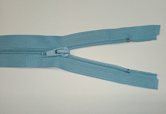 Zip spirálový, dělitelný, 5mm, 40 cm délka, bledě modrý