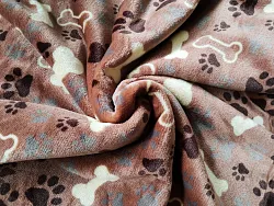 Coral fleece hnědá + tlapky a kost, látka, metráž